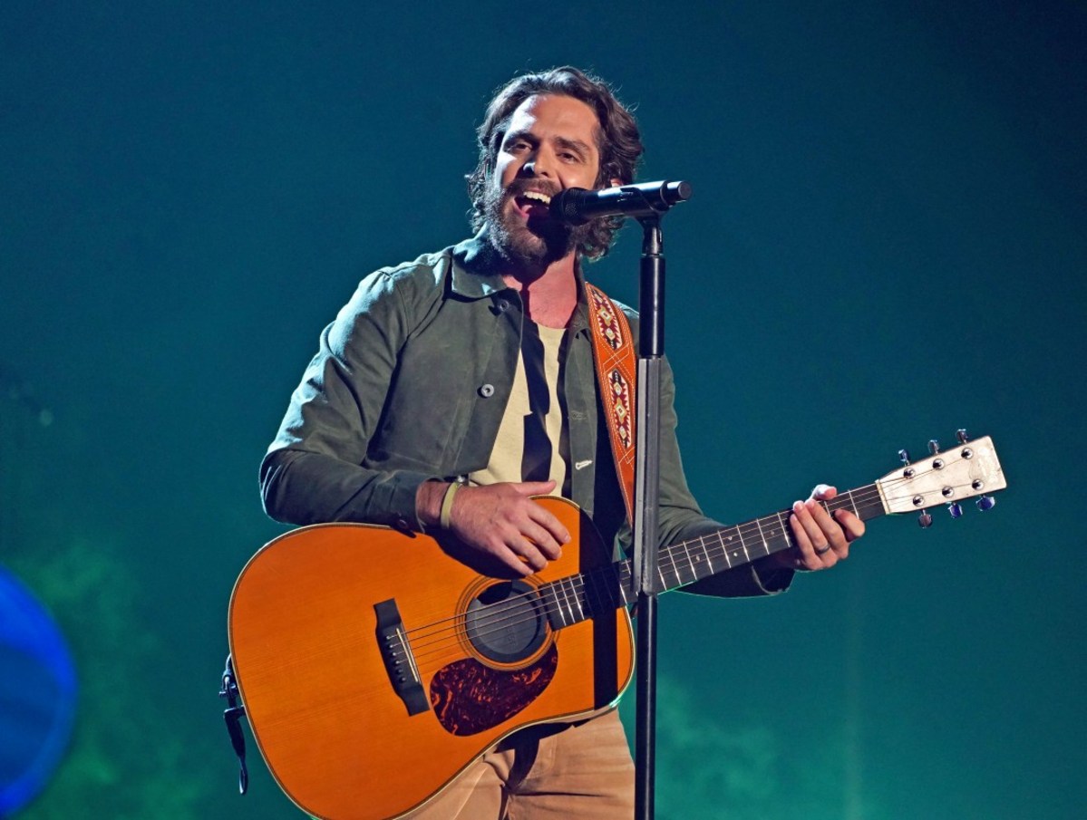 Thomas Rhett Sings About Fatherhood, Gets Interrupted by Daughter