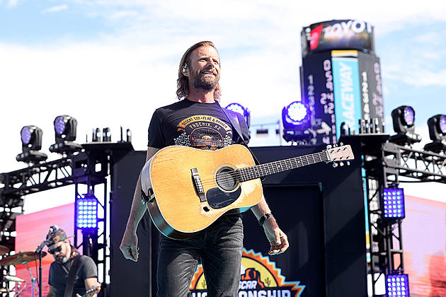 Here&#8217;s What to Expect From Dierks Bentley&#8217;s Headlining Set on &#8216;New Year&#8217;s Eve Live: Nashville&#8217;s Big Bash&#8217;