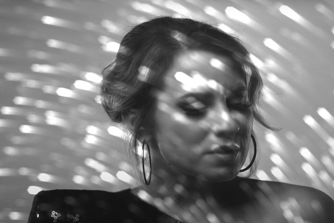 LISTEN: Caitlyn Smith Soars on Vocal Stunner, ‘High’