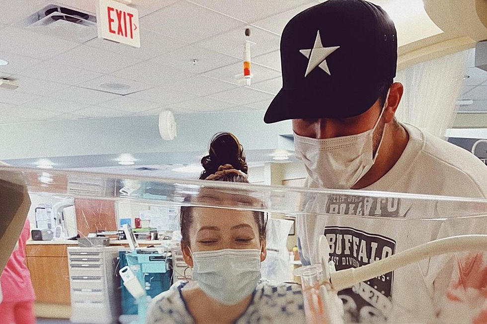 Maddie &#038; Tae Singer Tae Dye&#8217;s Baby Arrives Early [Pictures]