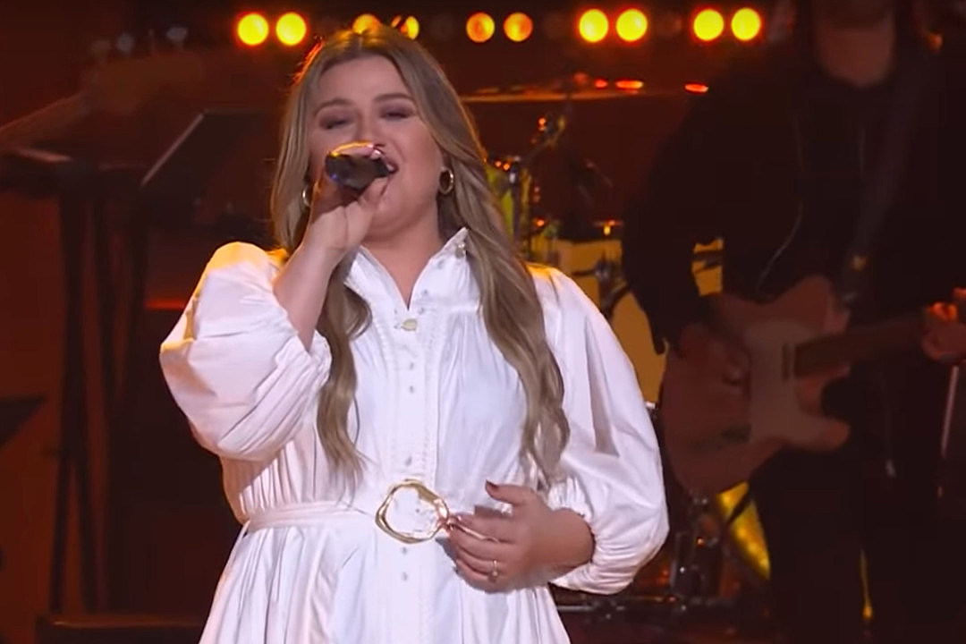 Kelly Clarkson Makes a Brooks & Dunn Classic Her Own
