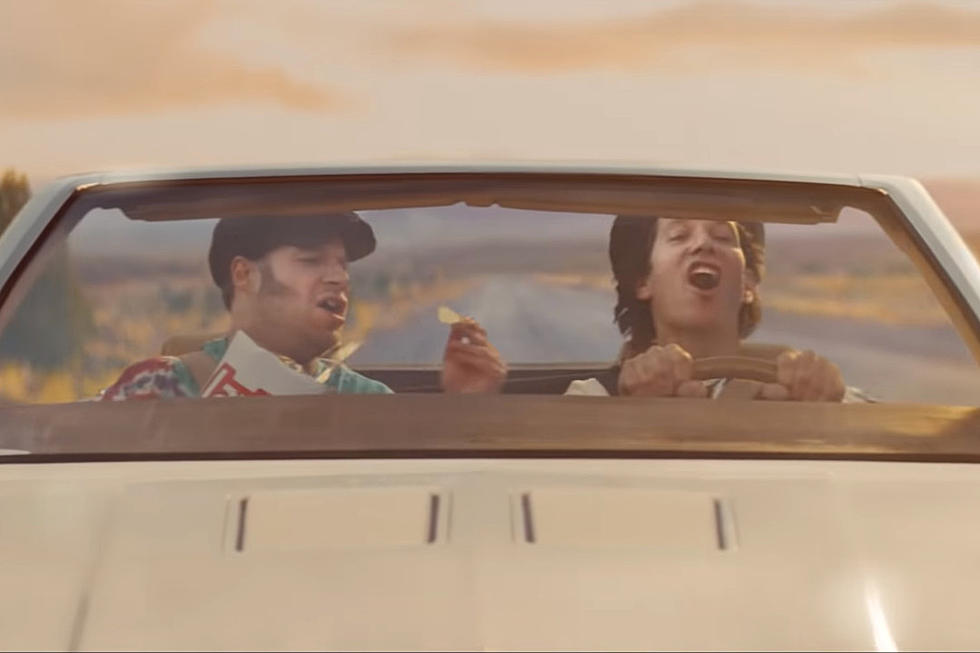 Paul Rudd, Seth Rogen Jam Out to a Shania Twain Classic in New Lay&#8217;s Super Bowl Ad [Watch]