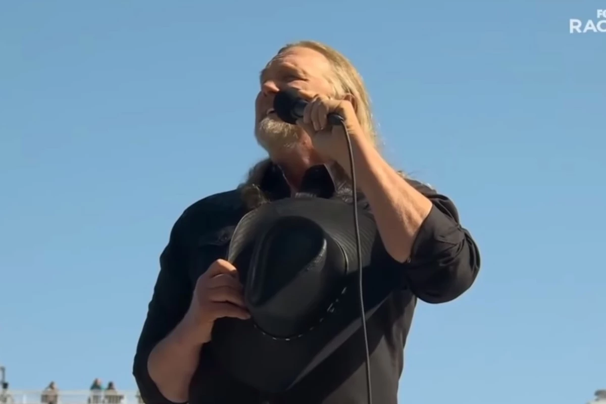 WATCH Trace Adkins Sings the National Anthem at Daytona 500