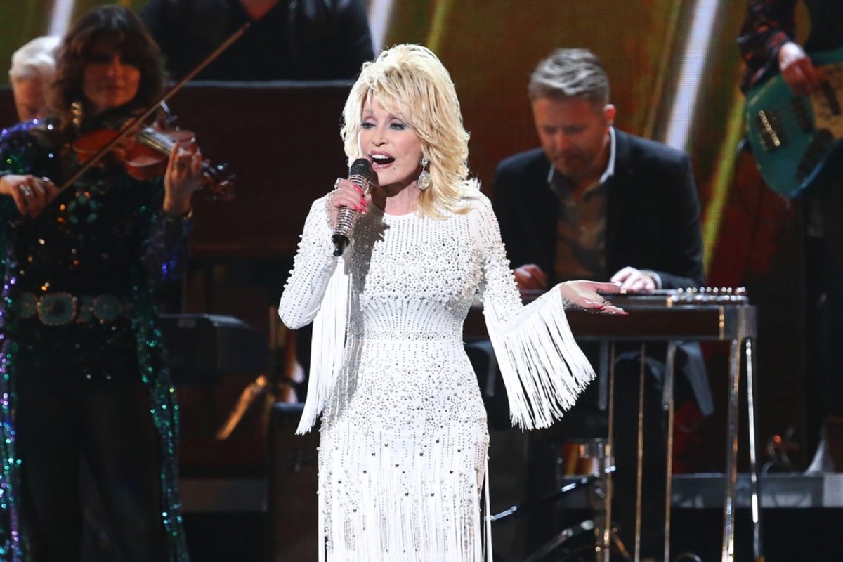 Dolly Parton’s Heartfelt Farewell: A Final Goodbye to Whitney Houston