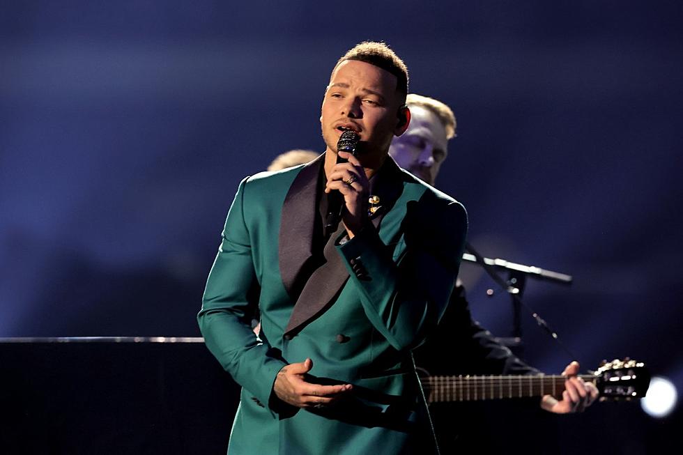 Kane Brown Introduces the Tender 'Leave You Alone' at 2022 ACMs