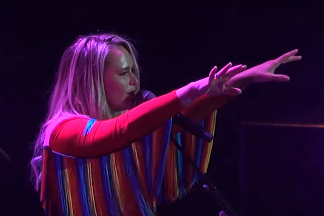 Miranda Lambert Treats C2C Fans to an Unreleased ‘Actin’ Up’