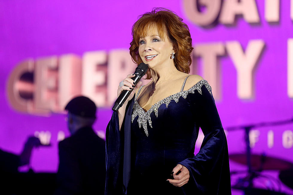 Reba McEntire Literally Gave the Dress off Her Back for Charity: &#8216;I Had to Go Change Clothes&#8217;