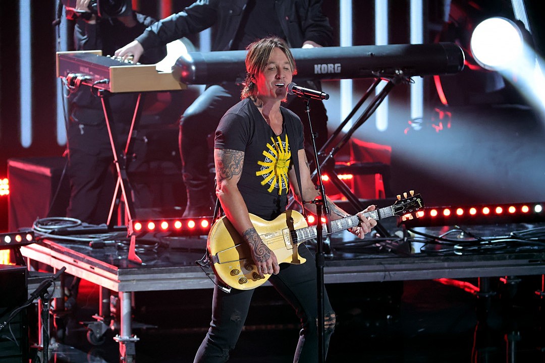 Keith Urban Opens the 2022 CMT Music Awards With ‘Wild Hearts’ WKKY