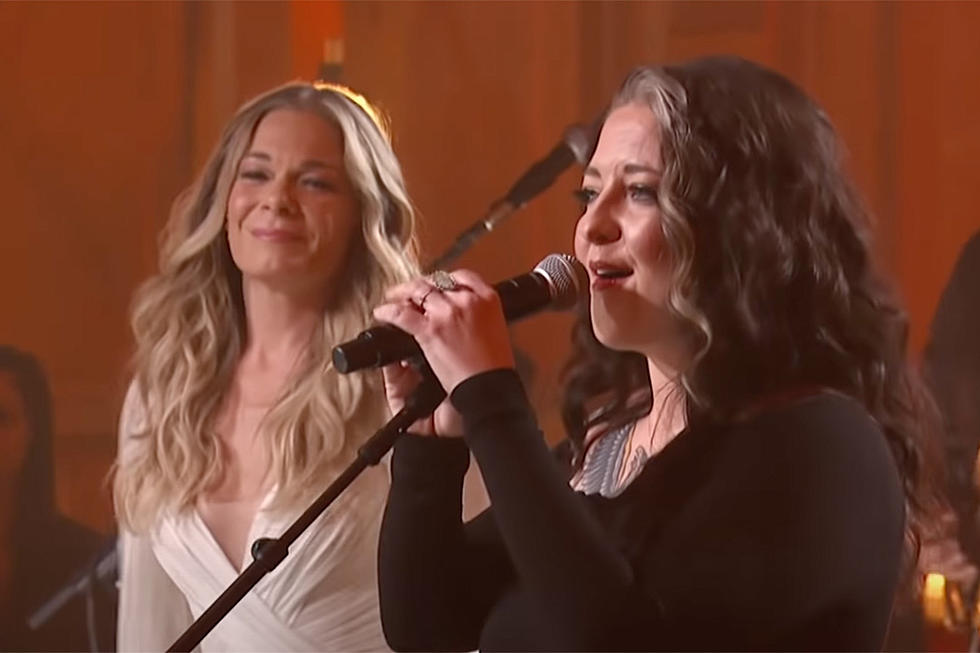 LeAnn Rimes + Ashley McBryde Team for Electrifying &#8216;Nothin&#8217; Better to Do&#8217; on &#8216;CMT Crossroads&#8217;