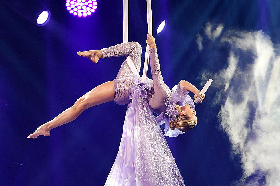 Carrie Underwood&#8217;s &#8216;Jealousy and Envy&#8217; Sparked Acrobatic &#8216;Ghost Story&#8217; Performance at CMTs