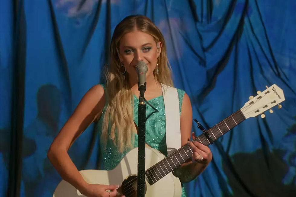 Kelsea Ballerini Debuts &#8216;Heartfirst&#8217; From Home at the 2022 CMT Music Awards