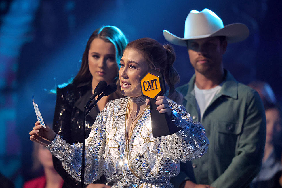 Maddie &#038; Tae Get Emotional After Big Win at 2022 CMT Music Awards