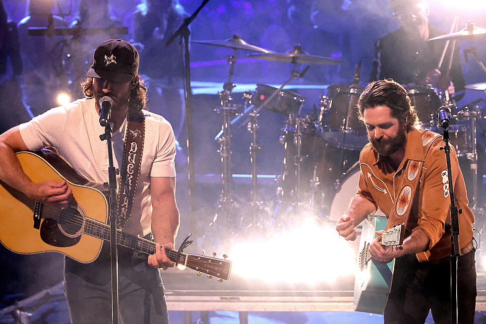 Thomas Rhett + Riley Green Rock Out on &#8216;Half of Me&#8217; at 2022 CMT Awards
