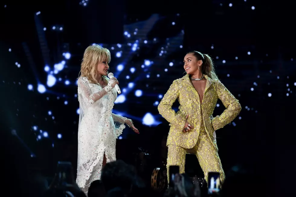 Dolly Parton Still Communicates With Miley Cyrus By Fax
