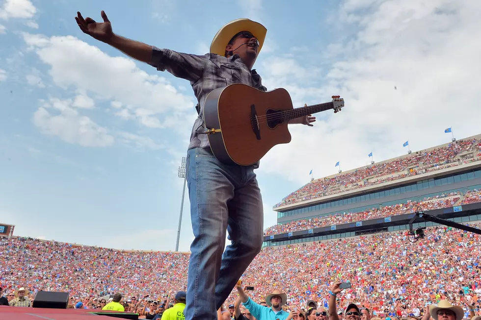 Garth Brooks Sets 2022 Stadium Tour Date for Buffalo