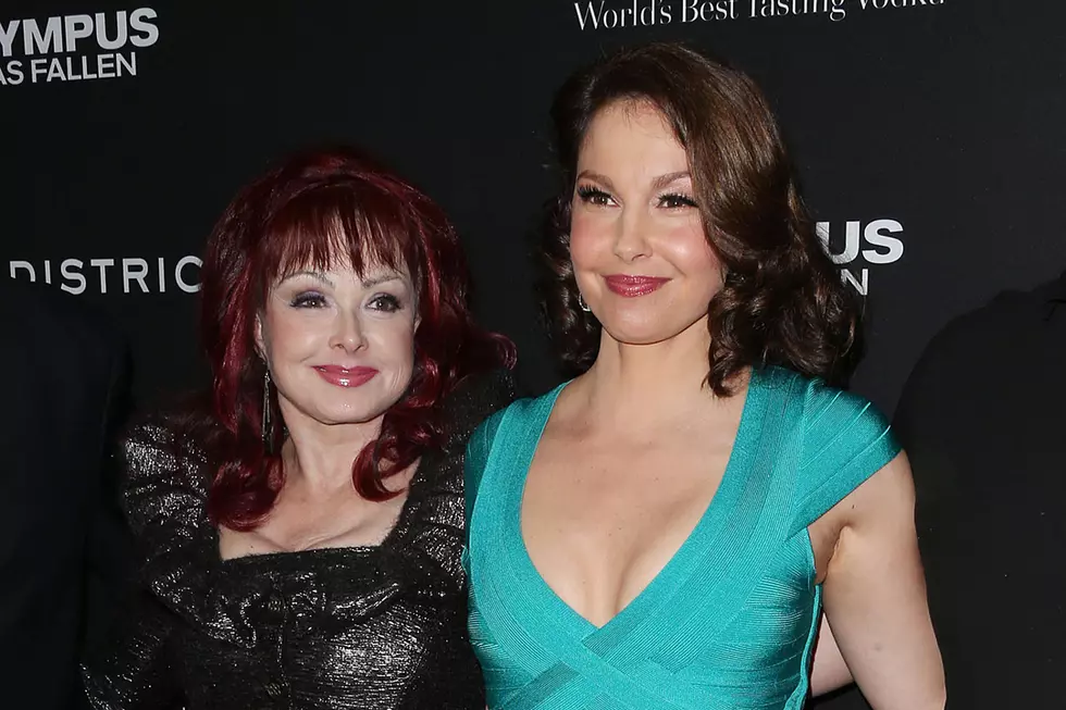 Ashley Judd Shares Her &#8216;Altar to Mama&#8217; for Naomi Judd Family Memorial [Pictures]