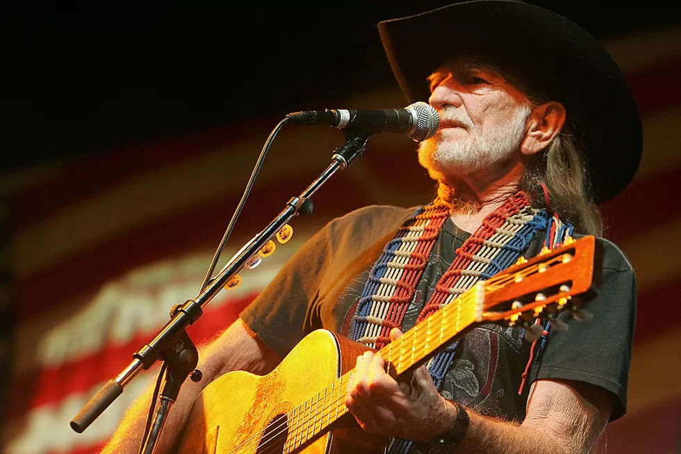 Willie Nelson Postpones Shows Due to Band Member's COVID-19 Case