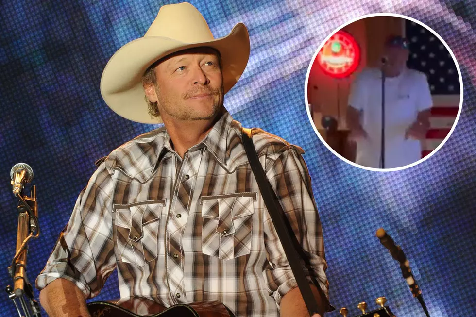 Alan Jackson&#8217;s Unexpected Dance Moves Will Blow Your Mind [Watch]
