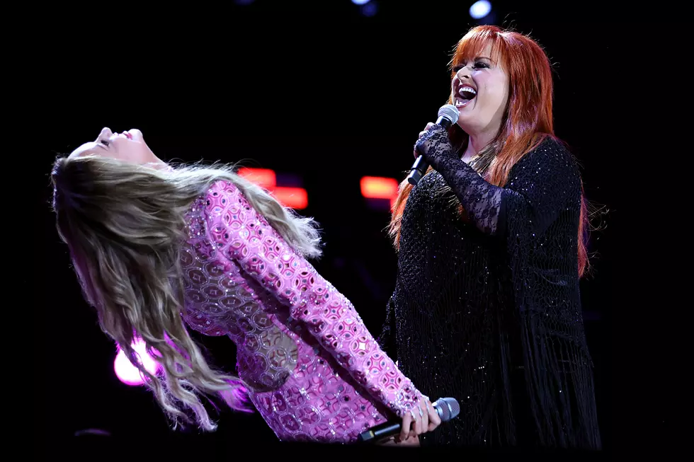 Wynonna Judd Joins Carly Pearce for the Judds&#8217; &#8216;Why Not Me&#8217; at 2022 CMA Fest [Watch]