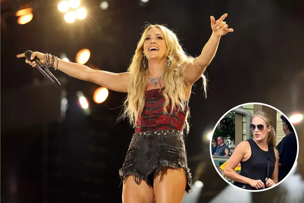 Carrie Underwood Pops Up at Dollywood [Pictures]