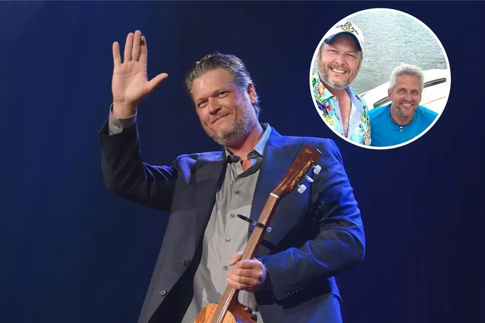 Blake Shelton Hung Out With Disabled Veteran on Fourth of July [Picture]