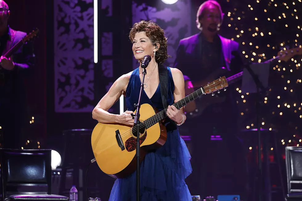 Amy Grant Returns to the Stage Three Months After Bicycle Accident