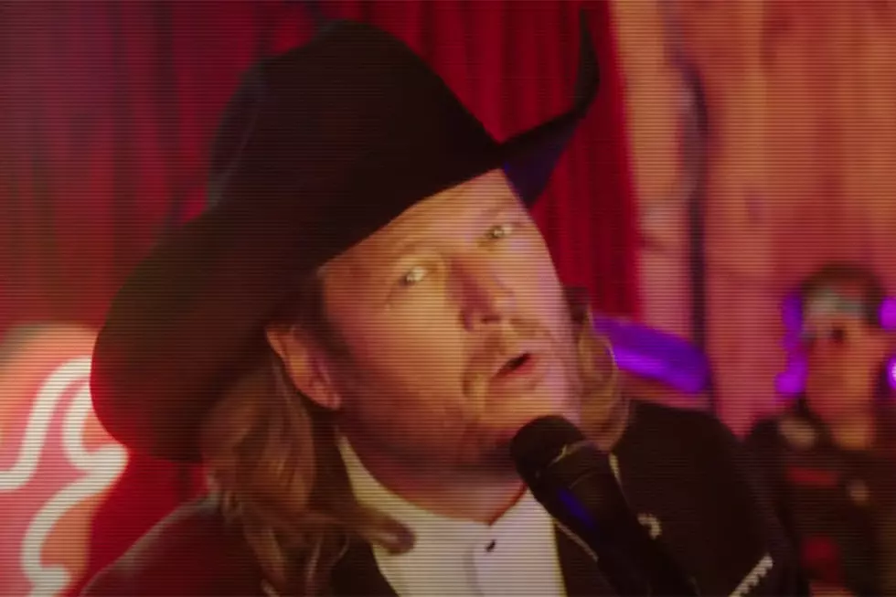 WATCH: Blake Shelton Releases Nostalgic Video for 'No Body'