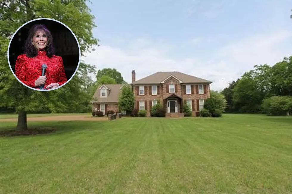 Loretta Lynn’s Luxurious Nashville Rural Retreat For Sale — See Inside! [Pictures]