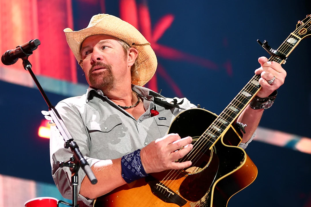 Toby Keith receives Country Icon Award, describes cancer diagnosis