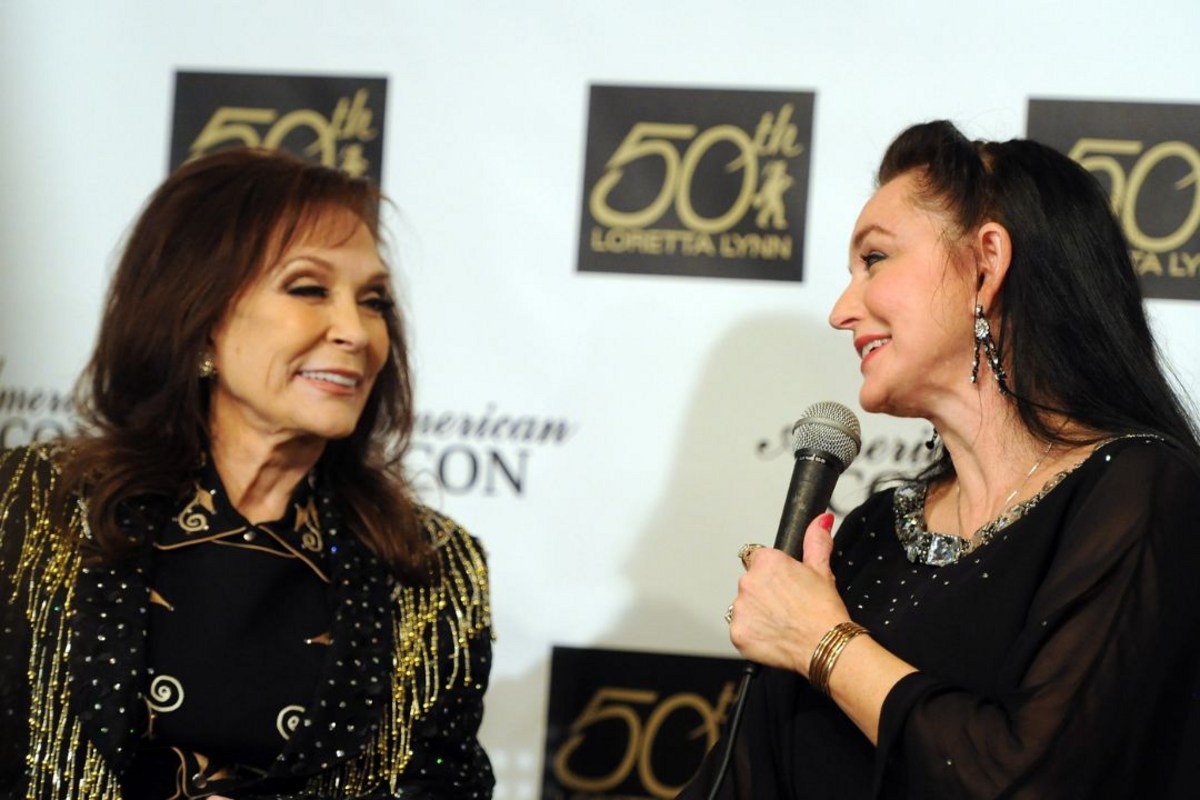 Crystal Gayle Makes Statement After Death of Loretta Lynn
