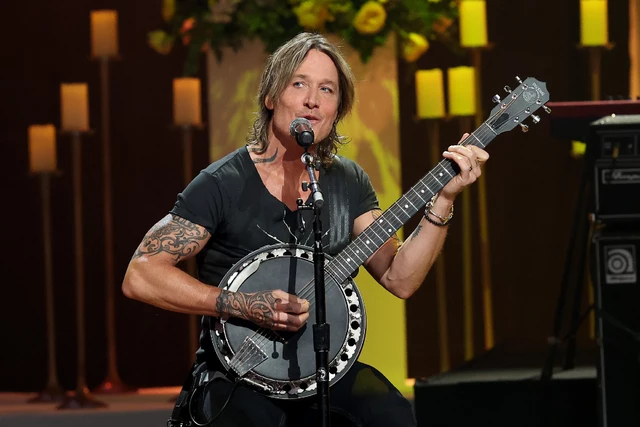 Keith Urban Brings Out His Banjo for His Loretta Lynn Tribute at Her Memorial [Watch]