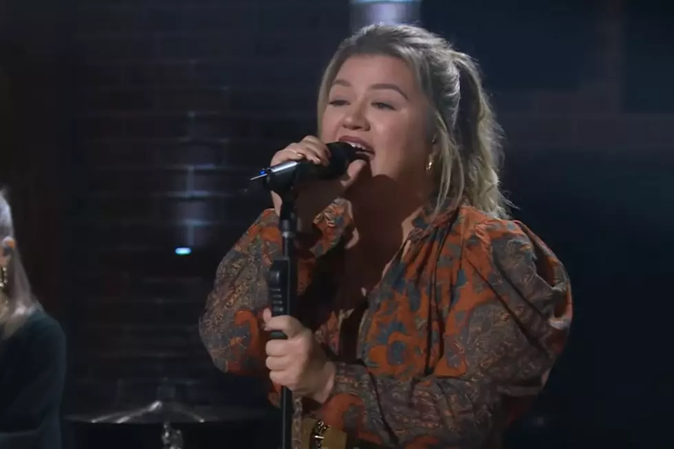 Kelly Clarkson Puts Some Soul Into Cover of Jackson Dean&#8217;s &#8216;Don&#8217;t Come Lookin&#8217; [Watch]