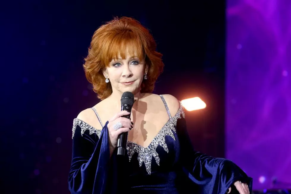 Reba McEntire Thanks Loretta Lynn for &#8216;Paving the Rough and Rocky Road&#8217; in Touching Tribute