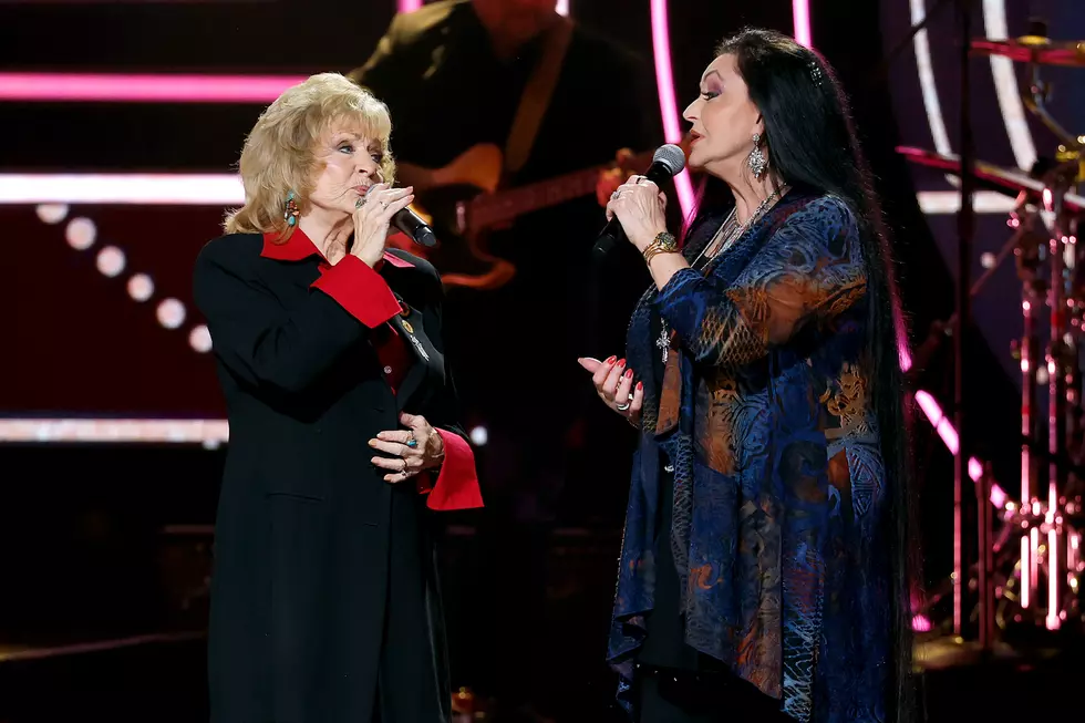 Crystal Gayle + Peggy Sue Wright Tribute Late Sister Loretta Lynn