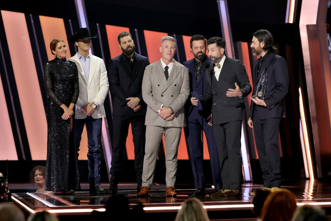 Old Dominion Tribute Alabama After 2022 CMAs Vocal Group Win