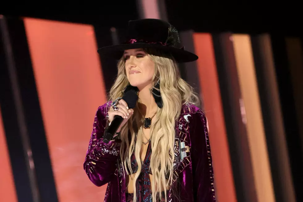 Lainey Wilson Claims New Artist of the Year Trophy at the 2022 CMA Awards
