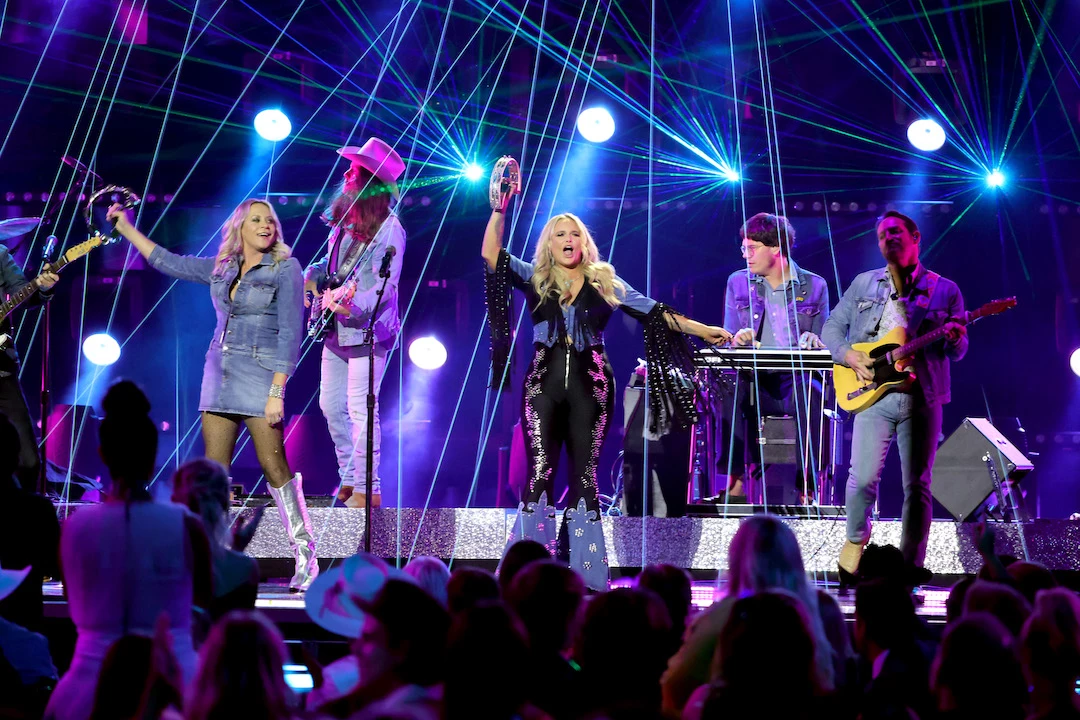 Miranda Lambert Brings Fiery ‘Geraldene’ to 2022 CMA Awards Stage