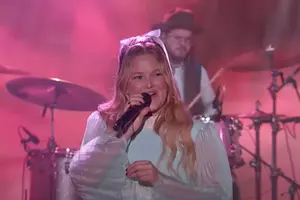 Hailey Whitters’ Country Charm Shines on ‘Jimmy Kimmel Live!’...