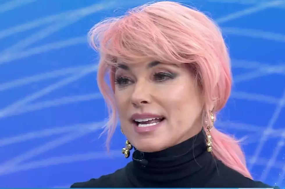Shania Twain Is Rocking Pink Hair for Her &#8216;Queen of Me&#8217; Era [Watch]