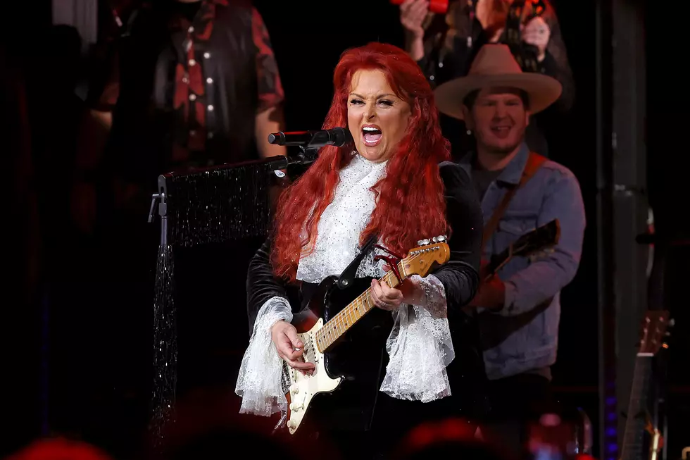 Wynonna Judd Reassures Fans After Onstage Dizzy Spell: All's Well