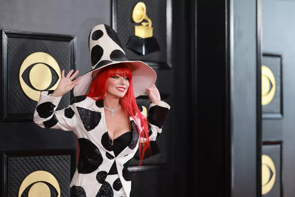 Shania Twain Explains Her Bright Red Hair at the 2023 Grammys