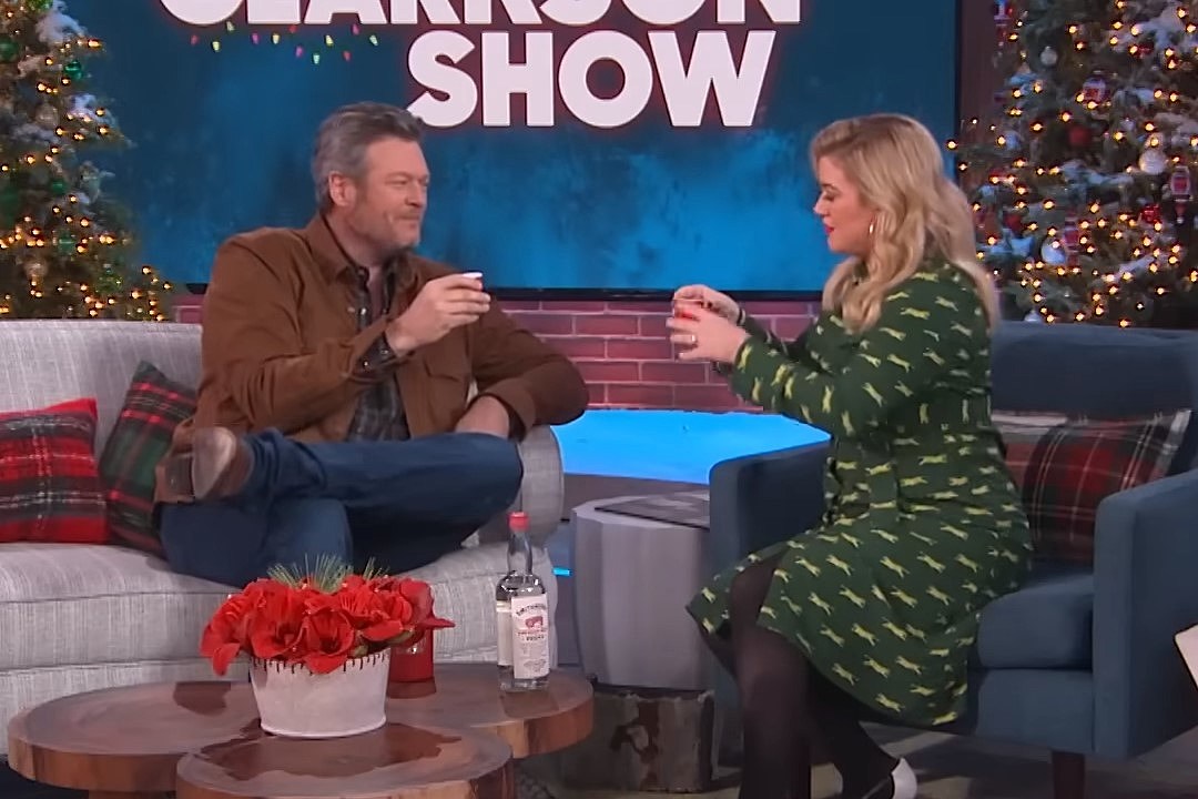 Kelly Clarkson Celebrates the Best of Blake Shelton on Her Show
