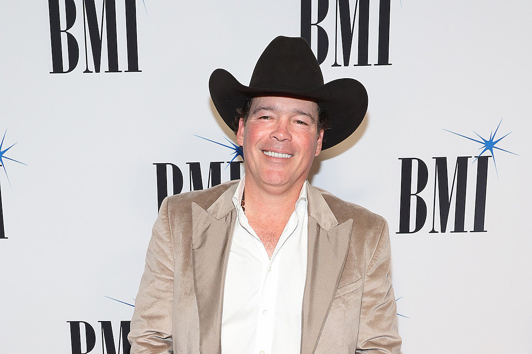 Clay Walker and Wife Jessica Mourning 20-Week Pregnancy Loss