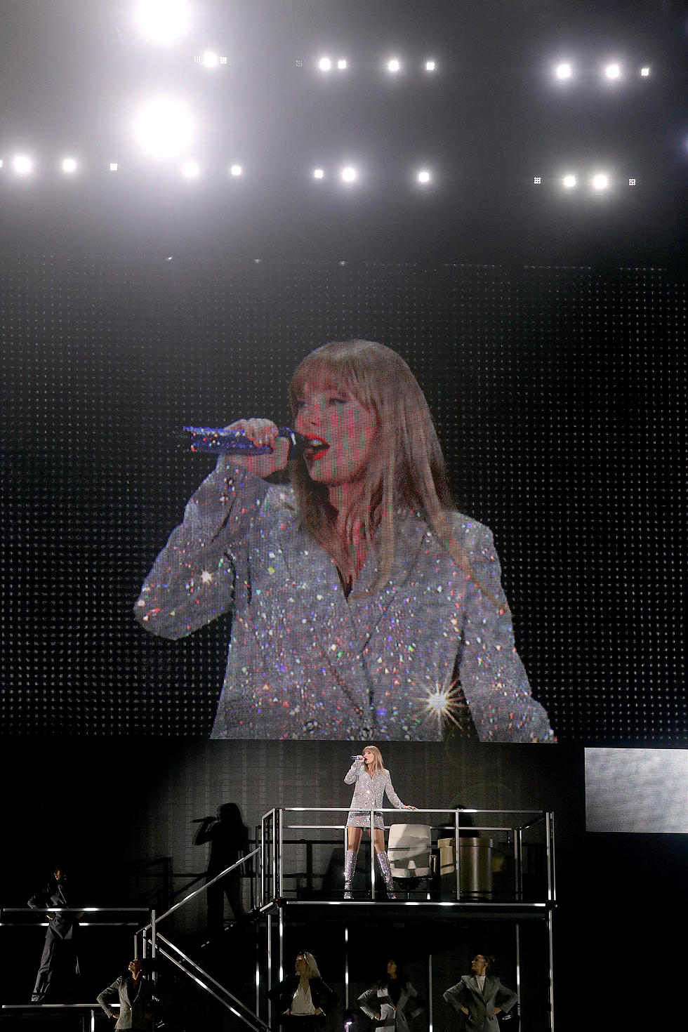 Taylor Swift reveals how she cut her hand at Houston concert