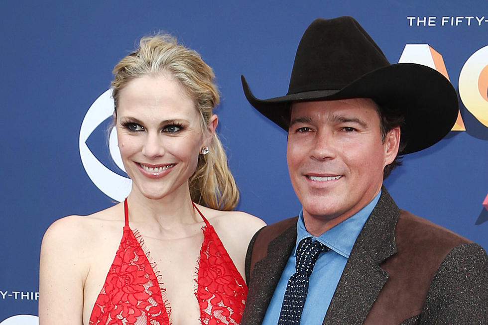 Clay Walker and Wife Jessica Mourning 20-Week Pregnancy Loss: &#8216;A Huge Blow&#8217;
