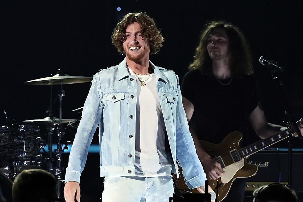 Bailey Zimmerman Brings Searing ‘Rock and a Hard Place’ to the ACM Awards Stage