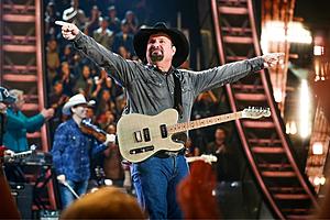 Garth Brooks Fans Can Get the Singer’s Official Autograph in...