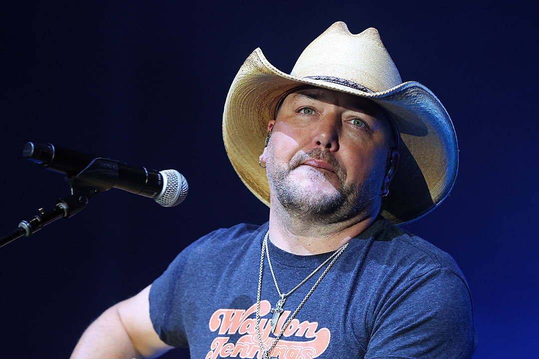 Jason Aldean Does His Wife's Makeup Blind, With Chaotic Results