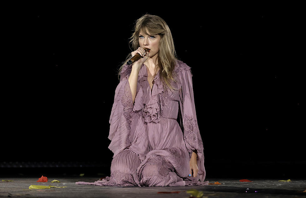 Taylor Swift Plays Her Third Night in Nashville After Lightning Storm Delays