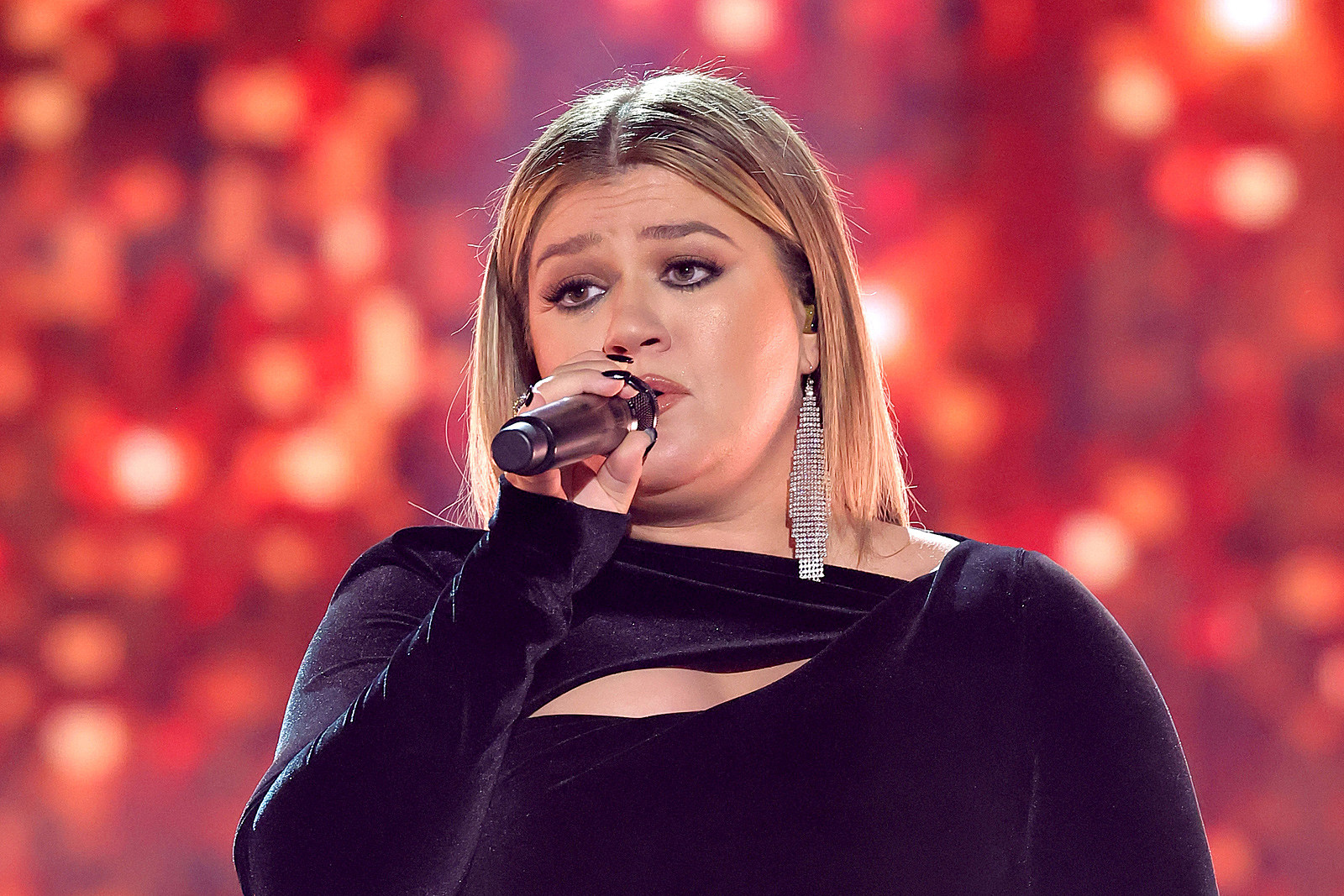 Kelly Clarkson Speaks Out After Staff Allege Toxic Work Culture